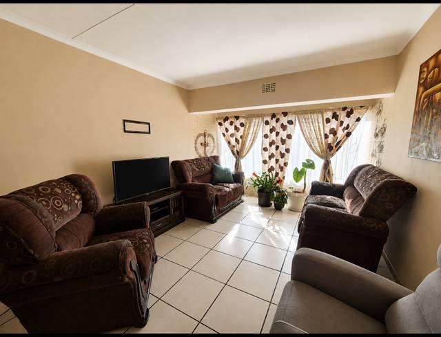 2 BEDROOM APARTMENT FOR SALE IN THREE RIVERS